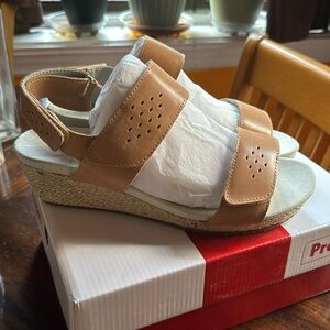 NIB Propet leather comfort sandals size 9.5.